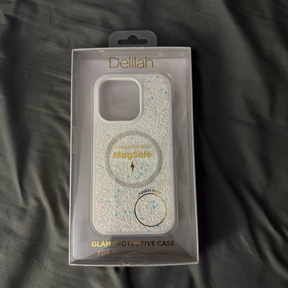 Delilah Wear Glittery White MagSafe Case for iPhone 14 Pro